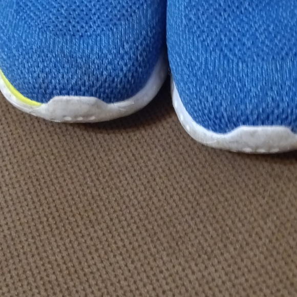 Euc Athletic Shoes sz5 Boys - Picture 3 of 4